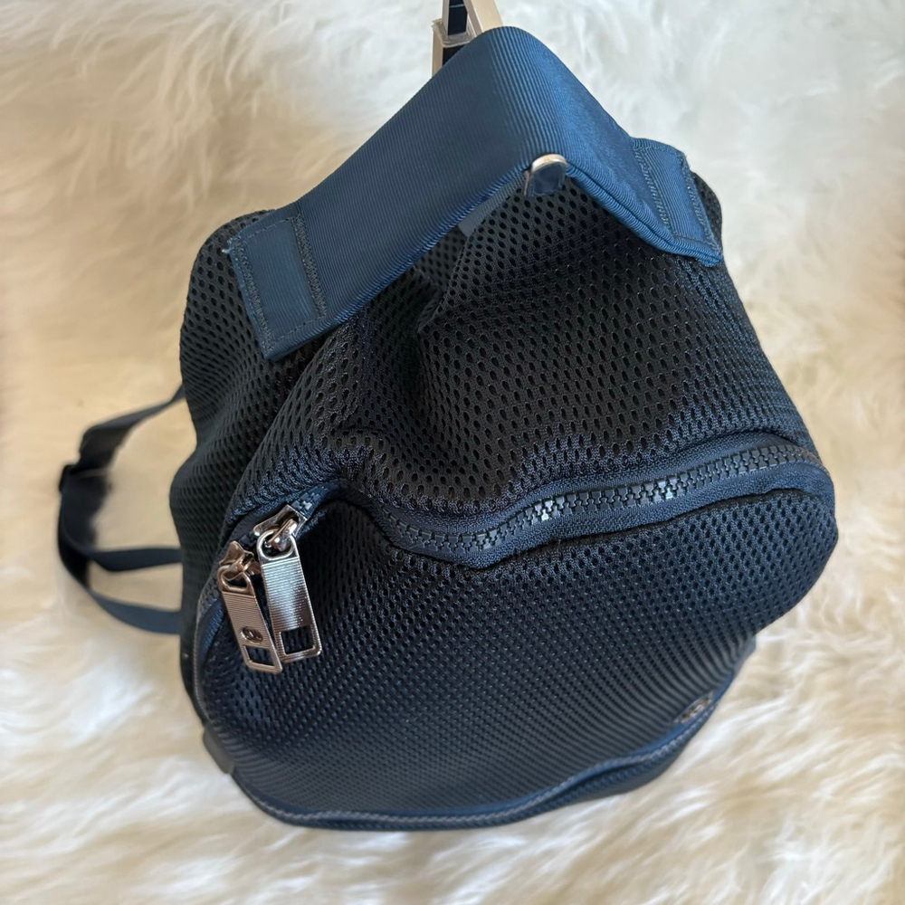 Lululemon Athletica Go Lightly Navy Blue Mesh Backpack Mini - Picture 7 of 13